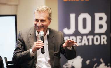 Image:
Günther Oettinger, commissaire, dans le cadre de l’initiative «Startup Europe Comes to Silicon Valley», suscitant les rencontres entre les meilleures nouvelles jeunes pousses et entreprises en expansion européennes spécialisées dans la haute technologie et les parties prenantes de la Silicon Valley, San Francisco (États-Unis), le 23 septembre 2015.