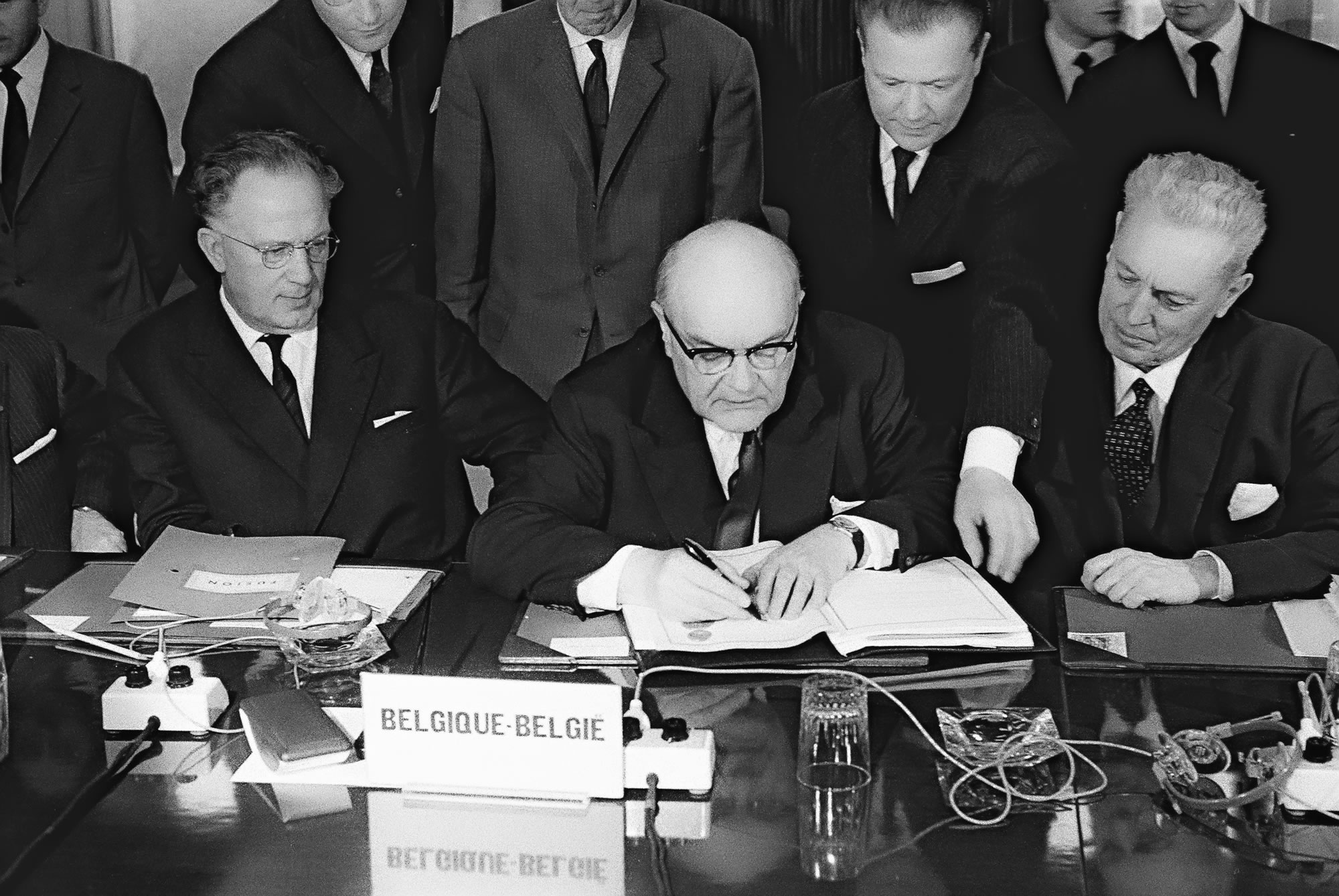 7. máj 1948, Haag Srdečné privítanie Winstona Churchilla na Európskom kongrese. Bývalý britský premiér, ktorý bol v tom čase vedúcim predstaviteľom opozície, predsedal úvodnému zasadnutiu Európskeho kongresu. Vo svojom prejave v Zürichu 19. septembra 1946 vyzval na zjednotenie Európy.