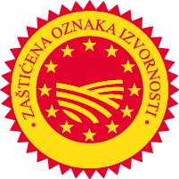 Logotip „zaštićena oznaka izvornosti” je crveno-žuti krug. U sredini je prikazano polje okruženo s 12 zvjezdica. Njih okružuje natpis „zaštićena oznaka izvornosti”.