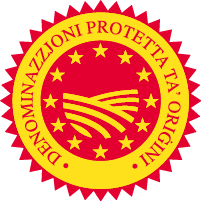 Il-logo tad-“Denominazzjoni ta’ Oriġini Protetta” huwa ċirku aħmar u isfar. Fin-nofs hemm stampa ta’ għalqa mdawra bi 12-il stilla. Madwar l-istilel hemm il-kliem “Denominazzjoni ta’ Oriġini Protetta”.