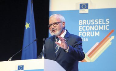 Imagine: Werner Hoyer, președintele Băncii Europene de Investiții, adresându-se Forumului economic de la Bruxelles, 9 iunie 2016. © Uniunea Europeană