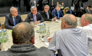 Image: Jean-Claude Juncker, President of the European Commission (centre), meets with a delegation of dairy producers, St. Vith, Belgium, 15 November 2016. © European Union
