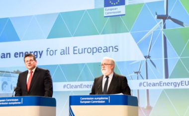 Billede: Kommissionens næstformand, Maroš Šefčovič, og kommissær Miguel Arias Cañete holder en fælles pressekonference om pakken om ren energi, Bruxelles, den 30. november 2016. © Den Europæiske Union
