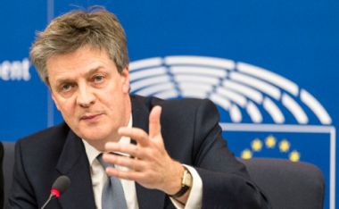 Foto: Aastatel 2014–2016 volinikuna töötanud Jonathan Hill 12. aprillil 2016 Prantsusmaal Strasbourgis tutvustamas Euroopa Parlamendile ettepanekuid maksustamise läbipaistvuse kohta. © Euroopa Liit