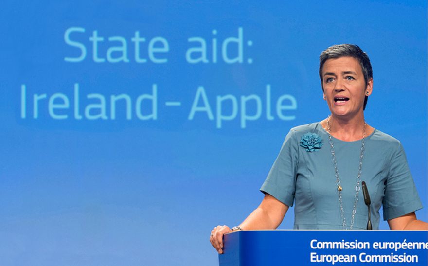 Imagen: La comisaria Margrethe Vestager se dirige a los periodistas tras decidir la Comisión que Irlanda debía recuperar la ayuda estatal ilegal de 13 000 millones de euros abonada a Apple. Bruselas, 29 de agosto de 2016. © Unión Europea