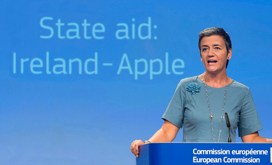 Kuva: Komissaari Margrethe Vestager 29. elokuuta 2016 Brysselissä pidetyssä lehdistötilaisuudessa esittelemässä komission päätöstä, jonka mukaan Irlannin on perittävä takaisin Applelle maksettu sääntöjenvastainen valtiontuki, jopa 13 miljardia euroa. © Euroopan unioni
