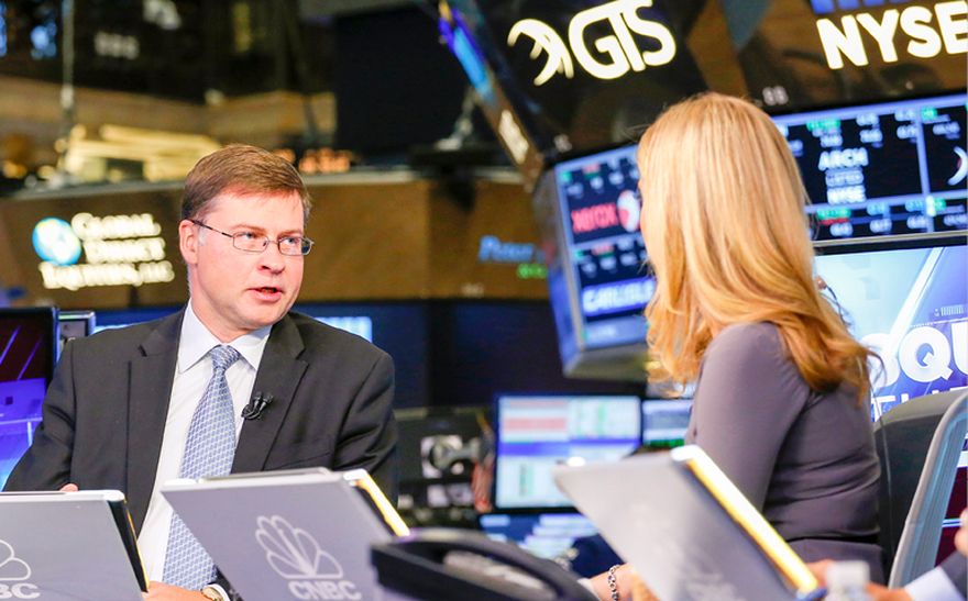 Imagem: O vice-presidente da Comissão Valdis Dombrovskis concede uma entrevista na Bolsa de Nova Iorque, nos Estados Unidos, em 5 de outubro de 2016. © União Europeia