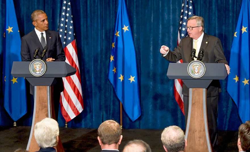 Изображение: Барак Обама, президент на Съединените американски щати, и Жан-Клод Юнкер, председател на Европейската комисия, дават съвместна пресконференция на срещата на върха на НАТО, Варшава, Полша, 8 юли 2016 г. © Европейски съюз