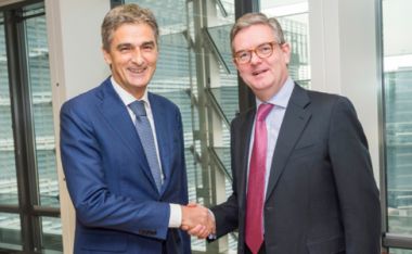 Bild: Europeiska datatillsynsmannen Giovanni Buttarelli träffar kommissionär Julian King i Bryssel den 24 november 2016. © Europeiska unionen
