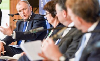 Kuva: Komissaari Vytenis Andriukaitis puhumassa 14:ttä kertaa järjestettävässä European Business Summit -tapahtumassa elintarvikkeita ja kuluttajia käsittelevässä tilaisuudessa Brysselissä 
2. kesäkuuta 2016. © Euroopan unioni