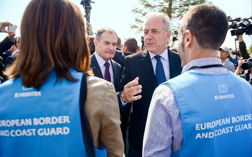 Grianghraf: An Coimisinéir Dimitris Avramopoulos
i láthair ag seoladh an Gharda Teorann agus Cósta Eorpaigh in
Kapitan Andreevo, an Bhulgáir,
an 6 Deireadh Fómhair 2016. © An tAontas Eorpach
