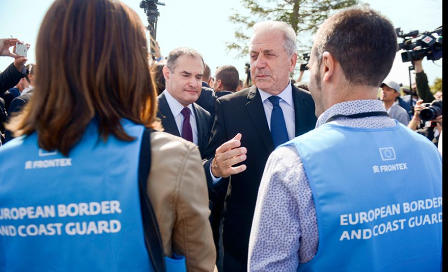 Kép: Dimitrisz Avramopulosz európai biztos az Európai Határ- és Parti Őrség megalakulásának napján. Kapitan Andreevo, Bulgária, 2016. október 6. © Európai Unió