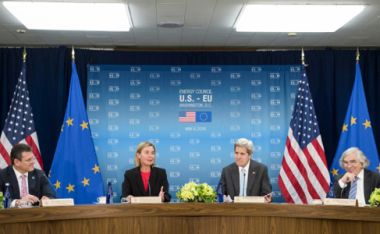 Kép: Maroš Šefčovič, az Európai Bizottság alelnöke, Federica Mogherini főképviselő és az Európai Bizottság alelnöke, John Kerry amerikai külügyminiszter, valamint dr. Ernest Moniz amerikai energiaügyi miniszter az USA–EU Energiatanács találkozóján Washingtonban. Egyesült Államok, 2016. május 4. © Európai Unió