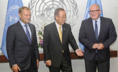 Kuva: Eurooppa-neuvoston puheenjohtaja Donald Tusk, Yhdistyneiden kansakuntien pääsihteeri Ban Ki-moon ja komission ensimmäinen varapuheenjohtaja Frans Timmermans YK:n yleiskokouksen 71. täysistunnossa New Yorkissa Yhdysvalloissa 18. syyskuuta 2016. © Euroopan unioni