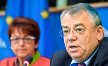 Imagine: Klaus-Heiner Lehne, președintele Curții de Conturi Europene (în dreapta), prezentând Raportul anual al Curții de Conturi pentru 2015 în fața Comisiei pentru control bugetar a Parlamentului European, Bruxelles, 13 octombrie 2016. © Uniunea Europeană