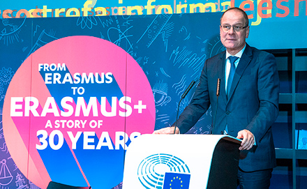 Комисар Тибор Наврачич при откриването на честването на 30-годишнината на програмата „Еразъм“ в Европейския парламент, Брюксел, 25 януари 2017 г.