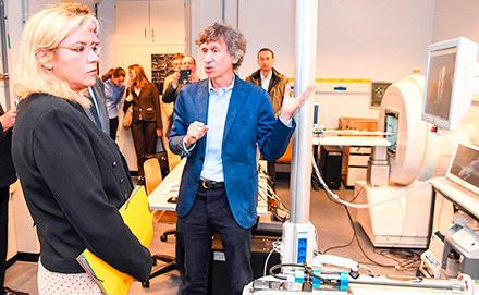 Komisarz Corina Crețu z wizytą w belgijskim centrum biotechnologii Biopark Charleroi Brussels South, 24 marca 2017 r.