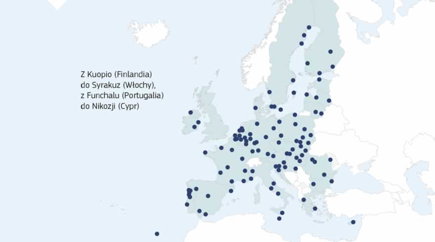 Infografika: W 2017 r. przeprowadzono 317 unijnych dialogów obywatelskich w 160 miejscach, dzięki czemu liczba dialogów od stycznia 2015 r. wzrosła do 440. W ramach nowego podejścia zakładającego dotarcie do jak największej liczby osób w 156 dialogach obywatelskich przeprowadzonych w 2017 r. uczestniczyli przewodniczący Komisji, wiceprzewodniczący Komisji i komisarze, natomiast w pozostałych 161 udział wzięli wyższej rangi urzędnicy Komisji.