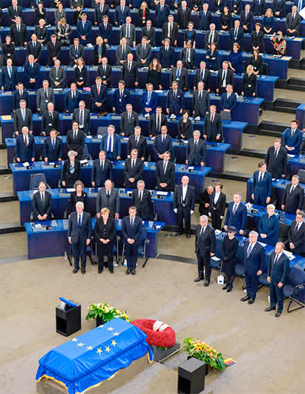 Evropský obřad k uctění památky bývalého německého kancléře Helmuta Kohla (1930–2017) v Evropském parlamentu ve Štrasburku ve Francii 1. července 2017.