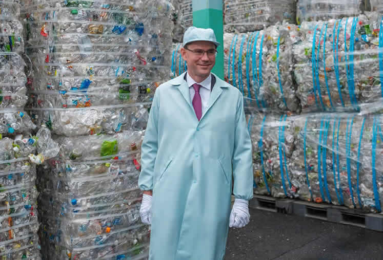 Image: Commission Vice-President Jyrki Katainen, at a recycling plant for PET bottles in Tokyo, Japan, 23 October 2018. © European Union