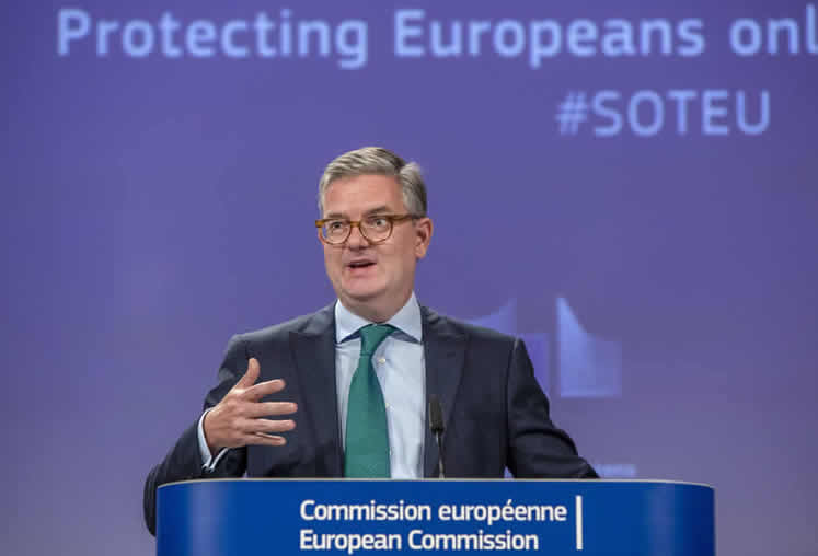 Image: Commissioner Julian King speaking at a press conference on new measures to secure free and fair elections and countering terrorism online and offline, Brussels, Belgium, 13 September 2018. © European Union