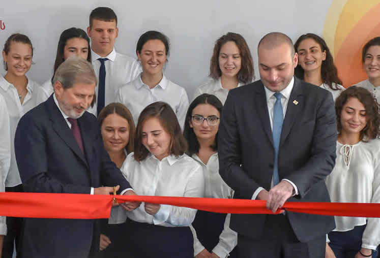 Image: Commissioner Johannes Hahn and Georgian Prime Minister Mamuka Bakhtadze at the opening of the First Eastern Partnership European School in Tbilisi, Georgia, 4 September 2018. © European Union