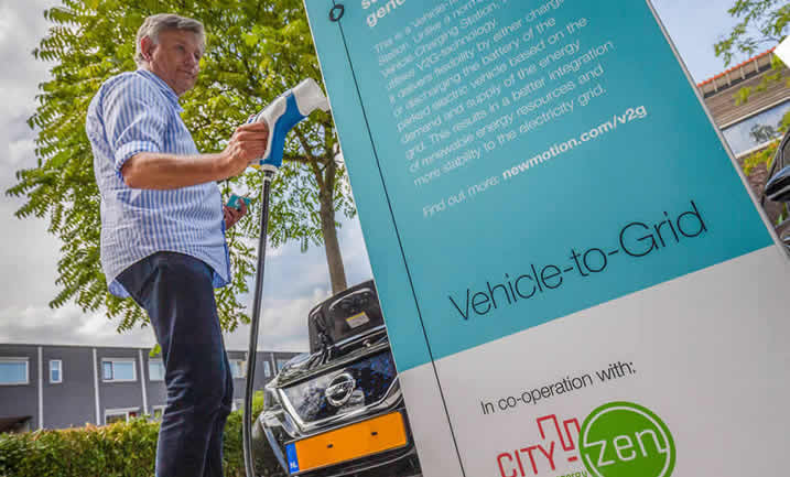 Image: A man connects his electric car to a public charging pole, part of the City-zen smart city project in Amsterdam, the Netherlands, which received funding from the EU’s Horizon 2020 programme. This funding forms part of President Juncker’s Investment Plan for Europe, which surpassed its original €315 billion target for investment on 18 July 2018. © European Union