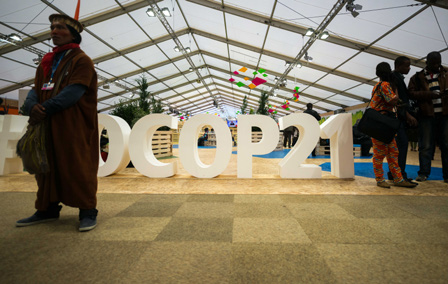 Un stand en la conferencia con la inscripción «#GoCOP21».