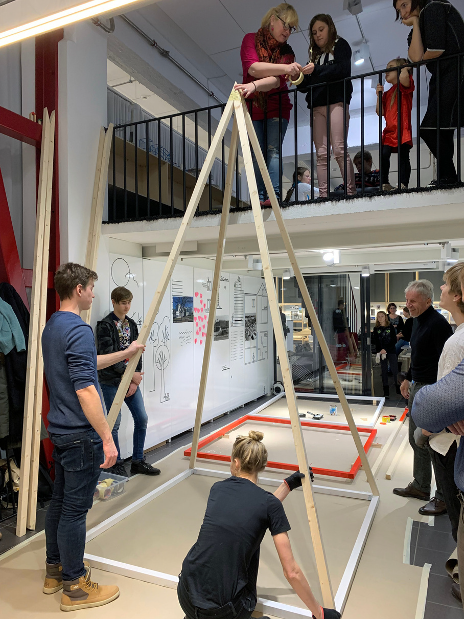 Construction of a pyramid like wooden structure