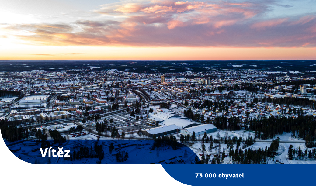 Letecký pohled na Skellefteå se sněhem na budovách a stromech